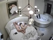 光头佬和情人开房偷情中午吃大蒜妹子嫌弃了