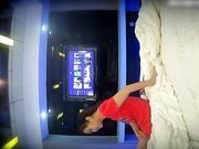 小哥撩妹有一套二话不说把内裤扒掉就捅