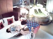 情趣酒店摄像头偷拍健壮男和美女洗完鸳鸯浴激情啪啪对白清晰