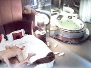 情趣酒店摄像头偷拍健壮男和美女洗完鸳鸯浴激情啪啪对白清晰