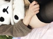 闷骚眼镜妹子穿上黑丝被男炮友用手指抠出水