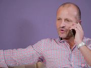 怪叔叔坚硬的大肉棒同时送两母女到高潮