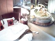 偷情最爱鸳鸯浴情趣酒店偷拍健壮男和美女洗完鸳鸯浴激情