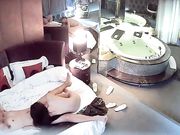 偷情最爱鸳鸯浴情趣酒店偷拍健壮男和美女洗完鸳鸯浴激情