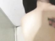 漂亮纹身美女和猛男炮友的性爱自拍卫生间各种抽插爆操