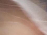 两个骚货一间房一个浴盆一张床直啤酒瓶子大茄子猛插浪逼