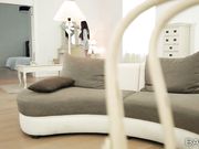 家里有这样的美女家政谁也忍不住必须操她