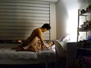 年轻小夫妻床上那点事圆润肥臀小媳妇真漂亮高高撅起腚等着屌干