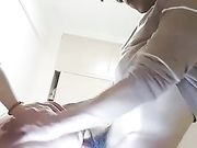 这男的操逼真屌都干出血来了一直狂怼旁边还有个女人按着屁股