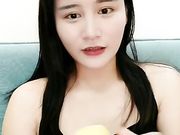 颜值不错长相清纯妹子挺骚妹子 沙发上滴蜡自摸逼逼呻吟娇