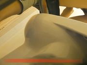 商城暗藏隔间偷拍来方便的美眉们拍脸又拍下面哦