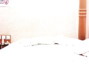 老外会所嫖妓玩弄骚逼请骚货吃进口的大香肠