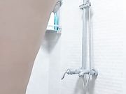 小美女酥苏黑色情趣透视装诱惑狼友浴室放尿自慰