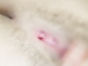 看着挺清纯的漂亮长发萌妹子全裸漏奶漏逼自慰抠逼