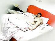 酒店开房偷情这少妇下面毛真多大哥给她舔逼吃了不少毛