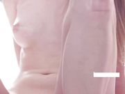 极品模特清晨裸睡起床洗漱尿尿然后振动棒自慰