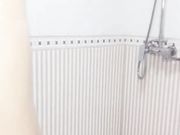 亲姐妹光着身子一起玩姐姐奶子好大洗澡自慰掰穴很诱人