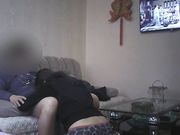 趁老公不在家把情夫领家里偷情饥渴难耐衣服都不脱就开搞