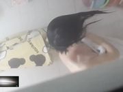 偷拍隔壁几个肌肤雪白的小姐姐洗澡