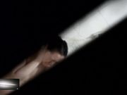 偷拍隔壁几个肌肤雪白的小姐姐洗澡