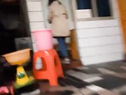 城中村嫖妓转悠了半天还是觉得穿风衣的妹子漂亮跟她进房来一炮1080P高清双视角拍摄