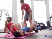 为教练大屌而战的2个健身宝贝