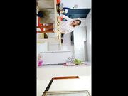 小姨子看见姐姐啪啪 厨房勾引姐夫后入3个人一起玩