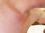 出击边境县城 两个老铁搭讪隔壁台吃宵夜的小姐勾搭上了带回家