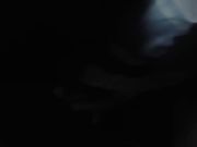 借着酒劲在客厅沙发上强行干她,开始挣扎反抗,操爽了