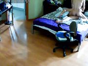 破解网络摄像头偷拍小伙晨运完回家和正在床上睡觉的媳妇来一炮