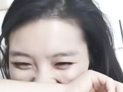 诱惑气质迷人全程露脸，哺乳期的辣妈更显风骚，挤奶水吃奶子口交黑粗假屌