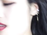 骚人妻跟炮友激情啪啪，情趣装黑丝诱惑，让男炮给舔逼叫的好骚