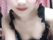 道具自慰 情趣装床上跳蛋塞逼逼再用道具JJ抽插