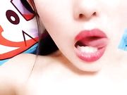 红唇妹子自慰全裸张开双腿跳蛋塞入震动道具