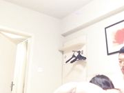 与三位妹子啪啪啪调教的都很乖小伙打炮很生猛搞的妹子大叫边干还语言挑逗