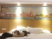 史上超牛逼真实迷操极品妹纸迷醉暴力开眼玩 爆裂黑丝骚妞抱着站操真爽