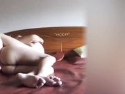 小蛮腰大屁股紧身牛仔裤艺校长发美少女与炮友出租房大战