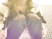 漂亮美女如厕嘘嘘 貌似妹子得颜值蛮高的