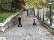 洋老外系列之带小姐妹一起玩平衡车