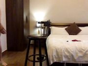 国内宾馆嫖妓还挺会玩的让小姐坐在高脚椅上干