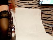 极品单身女神寂寞难耐闺房看动作片自慰高潮喷水来个爷们满足她插嘴插逼足交诱惑上部