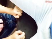 超震撼自拍-短裙丁字裤美女大白天故意打开车窗玩车震,结束后在小穴上涂风油精,痛不欲生哭着在车上打滚,穿着带风油