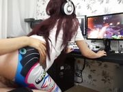 和漂亮妹子一边啪啪一边玩守望先锋你俩是操爽了，这不是坑人吗，这局铁定输了