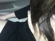 高颜值性感网红美女请师傅到地下车库修车时看男的长得帅,故意诱惑勾引,2人车内激情啪啪车震,毛少能叫.国语!