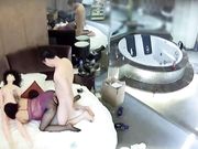 玩3P缺个女伴用充气娃娃代替