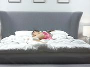 掰开逼逼特写处女膜第十一部 展示长发妹子被破处过程