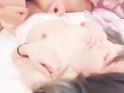 姐姐在旁边睡觉挑逗姐夫偷偷做爱