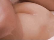 被舅舅强上，射一屁股精液。