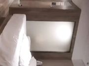 胖男老哥约了个白衣丰满少妇，穿上黑丝抠逼调情骑乘猛操