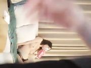 再约奶茶店眼镜大奶妹子，沙发调情扣逼玩振动棒喷水猛操